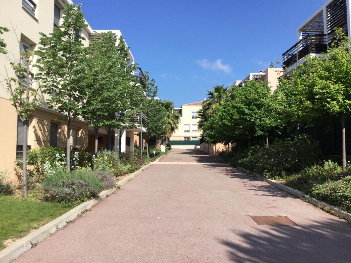 Appt 6 Pers Piscine Parking Clim Apartment Frejus Exterior photo